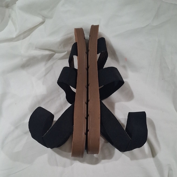 Steve Madden Black and Brown Minimalist Sandals - Picture 6 of 8